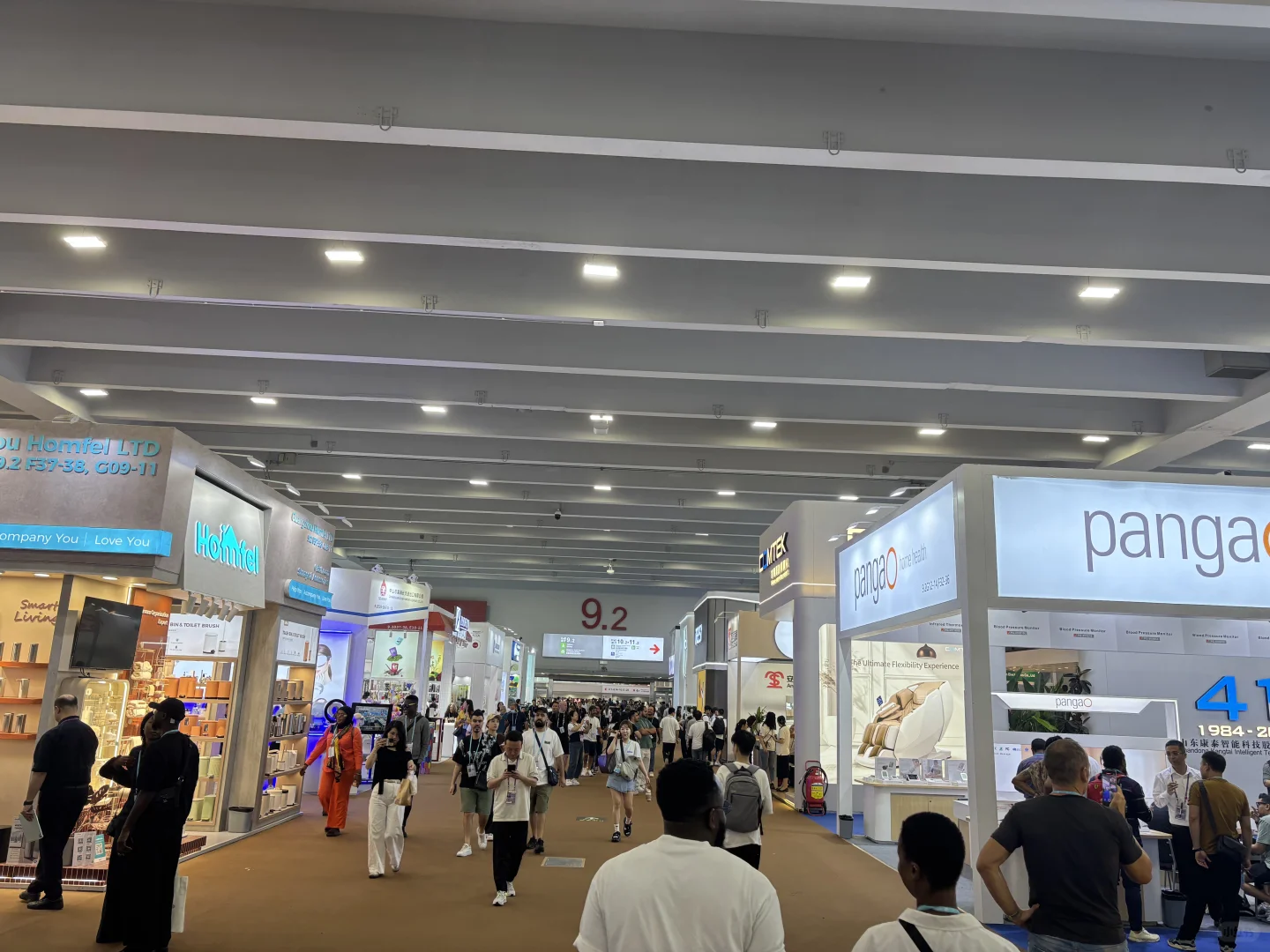 广交会三期走访感受： 客商还是挺多的