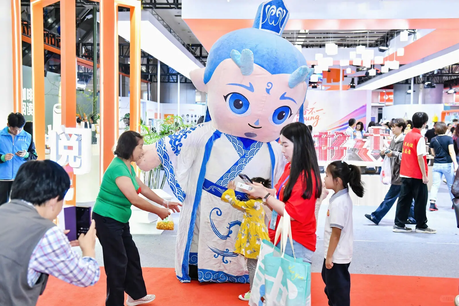 带孩子来华中图书交易会吧！