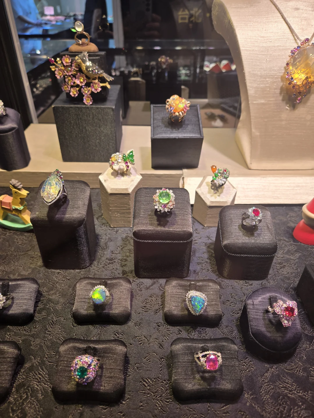 又到了珠宝展扎堆的季节了