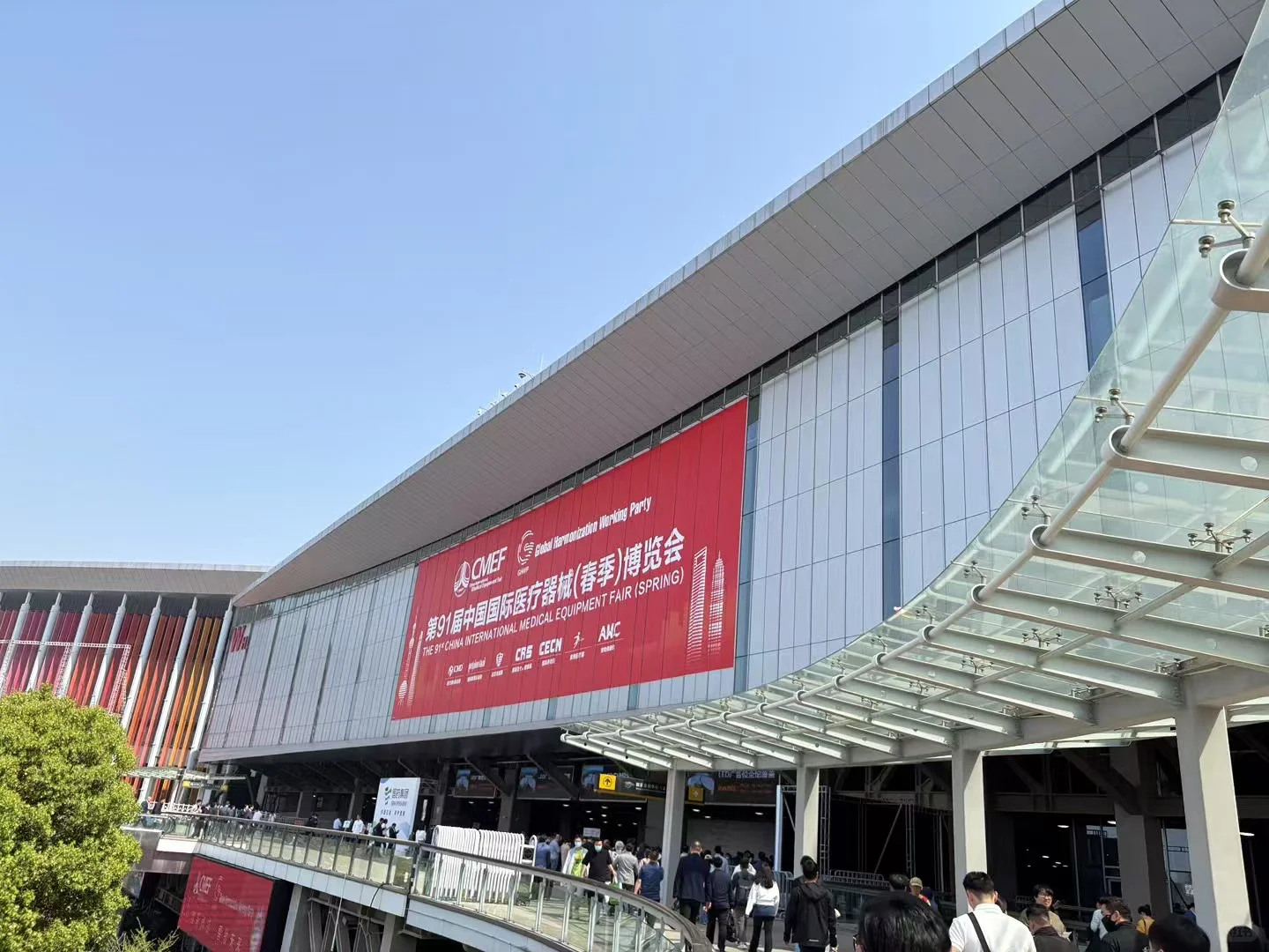 又是一年医博会，风雨飘摇的医疗人挥挥手！