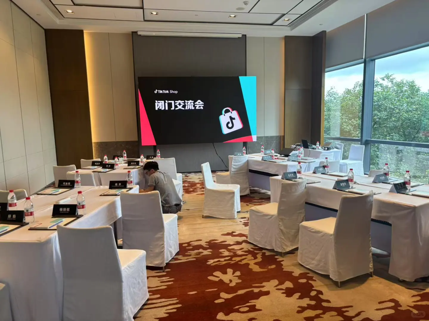 今日行程“tk闭门交流会”适时充电?