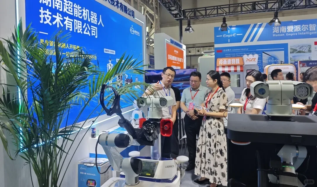 超能机器人惊艳亮相2025株洲工博会