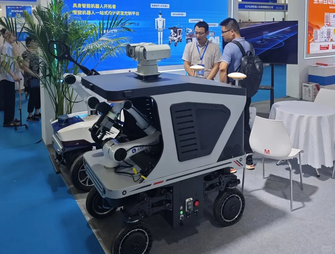 超能机器人惊艳亮相2025株洲工博会