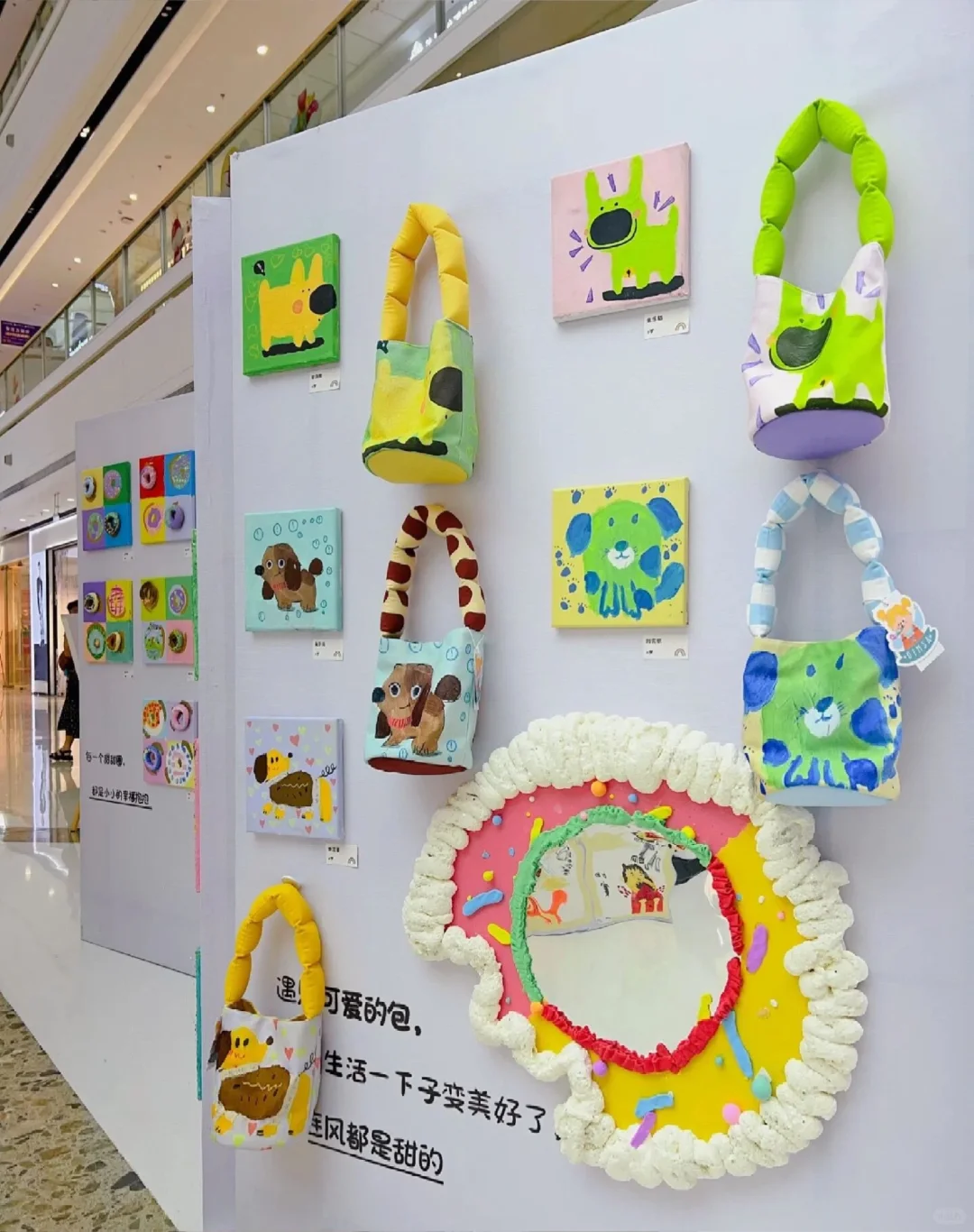 少儿美术商场画展应该怎样设计布置？