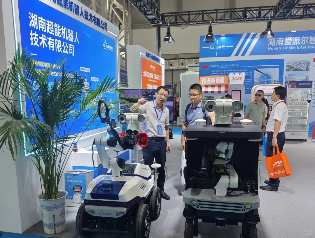 超能机器人惊艳亮相2025株洲工博会