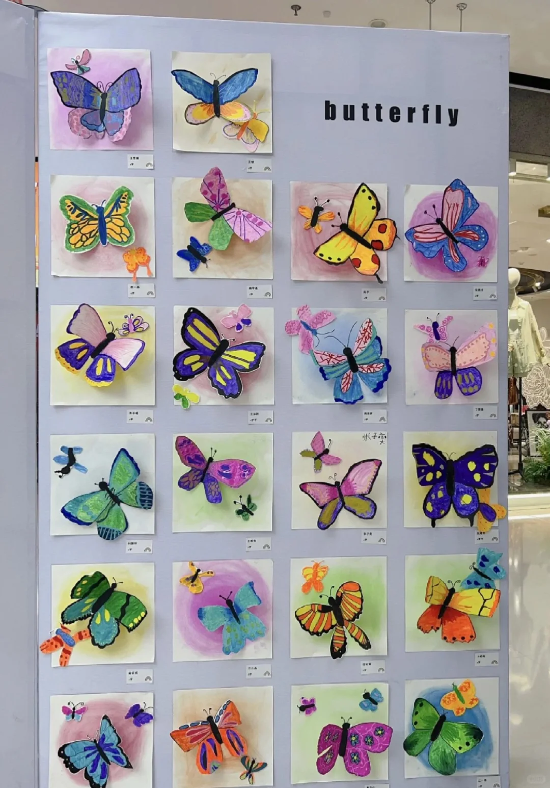 少儿美术商场画展应该怎样设计布置？