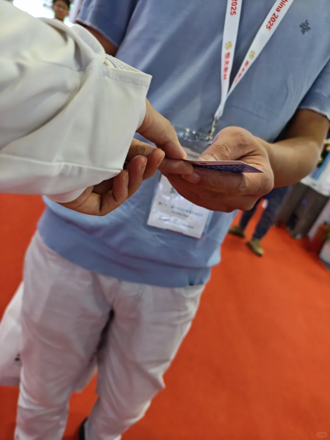 在家躺着好无聊做什么呢