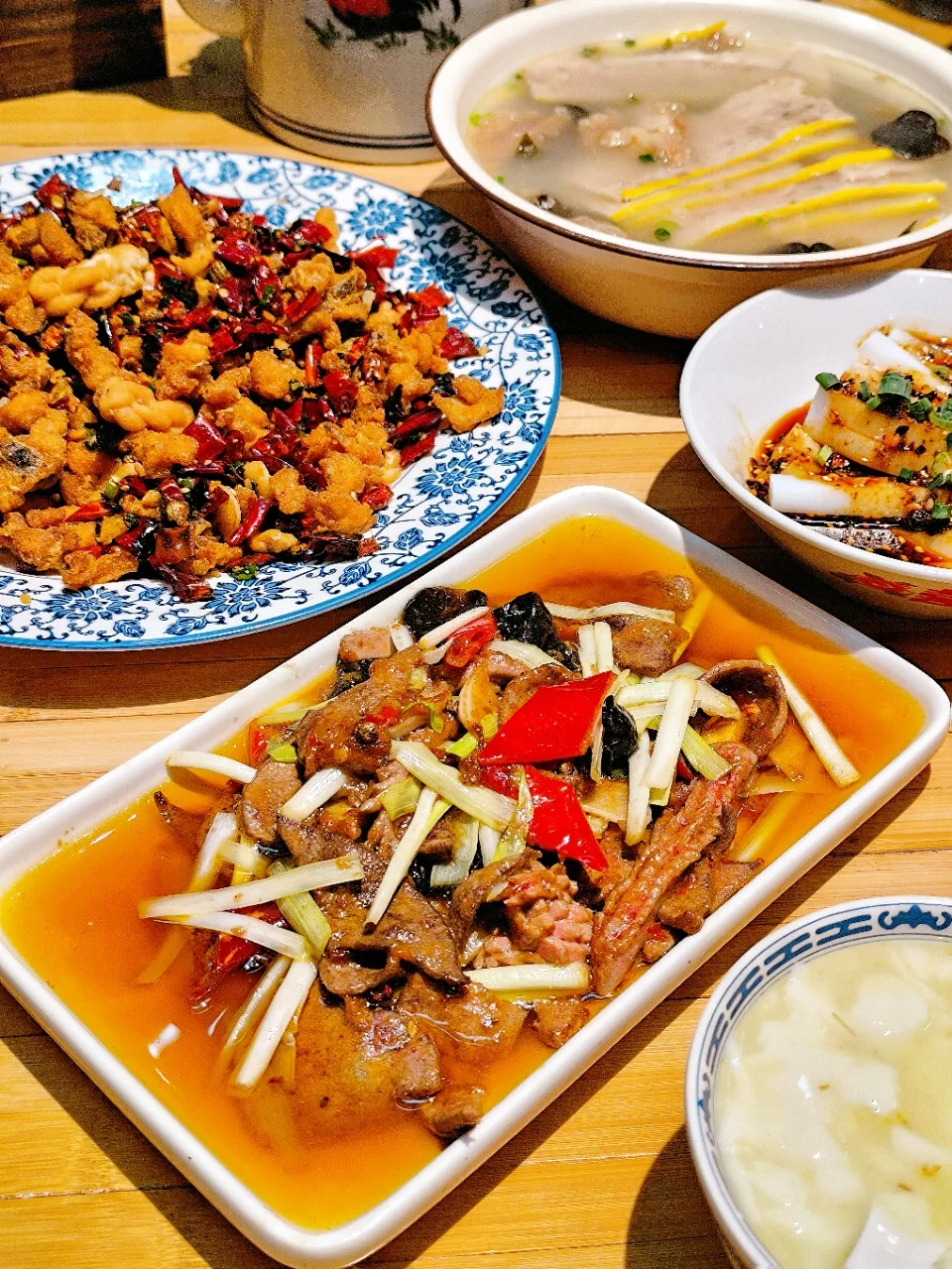 198元四人餐开抢！川菜控狂喜！人均50扶墙出