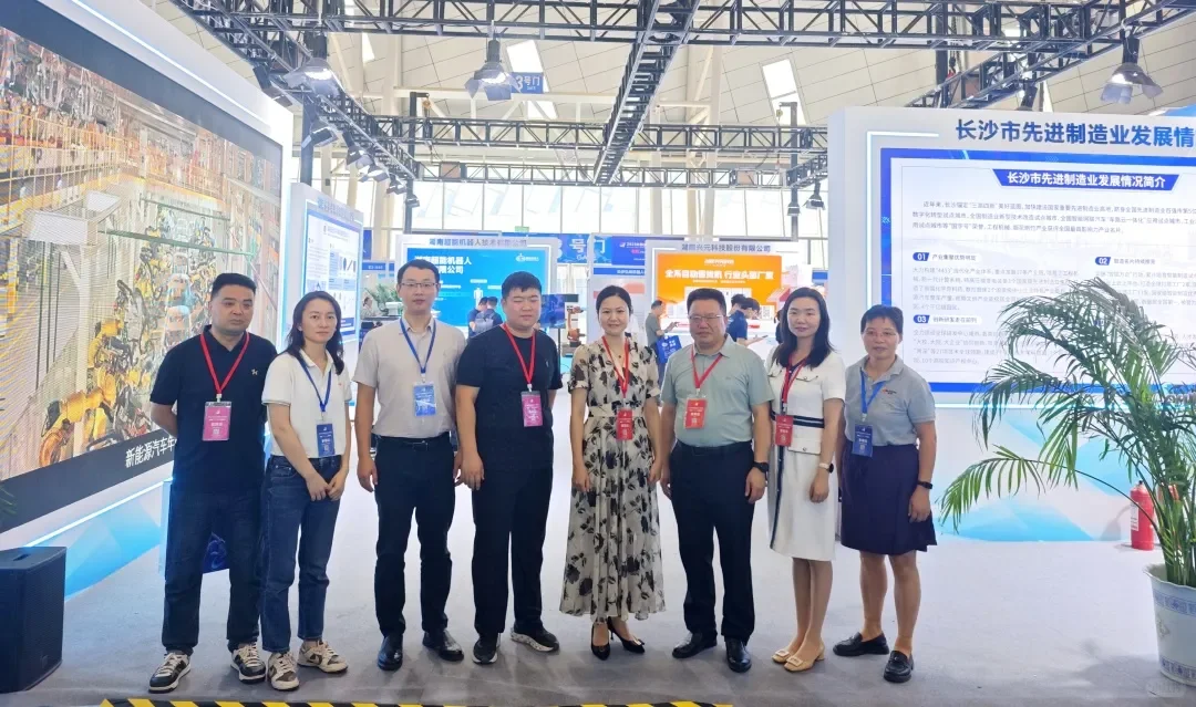 超能机器人惊艳亮相2025株洲工博会