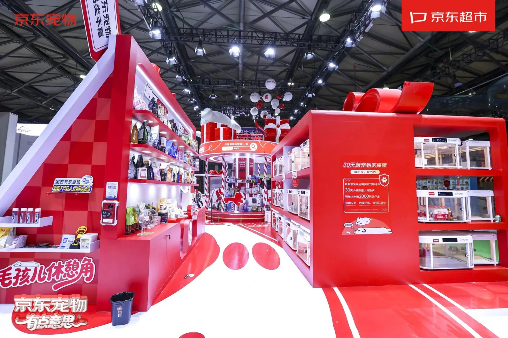 亚宠展逛懵了？京东宠物展台设计绝了?逛