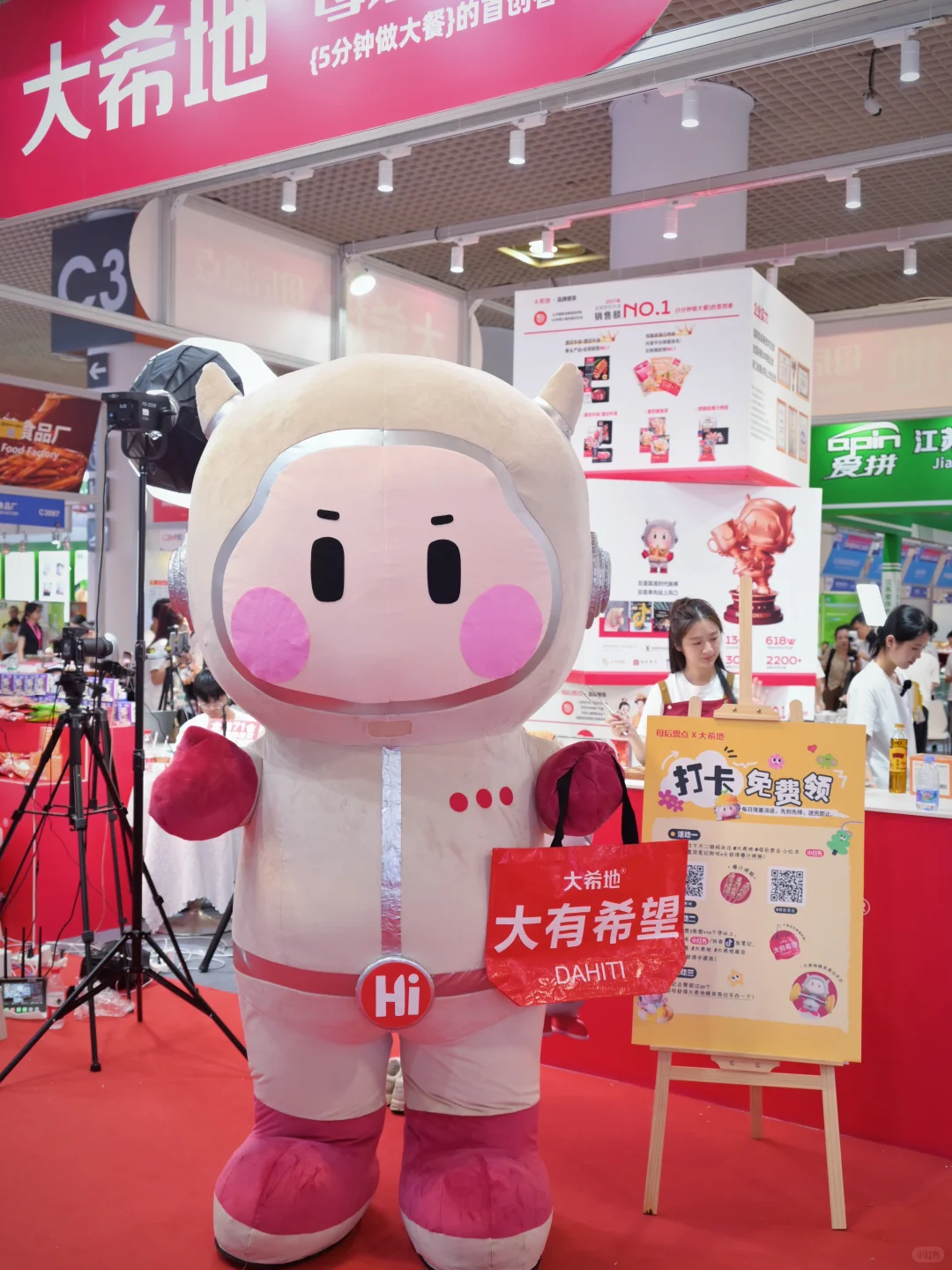 人类驯服肉食党的珍贵影像?｜厦门限定