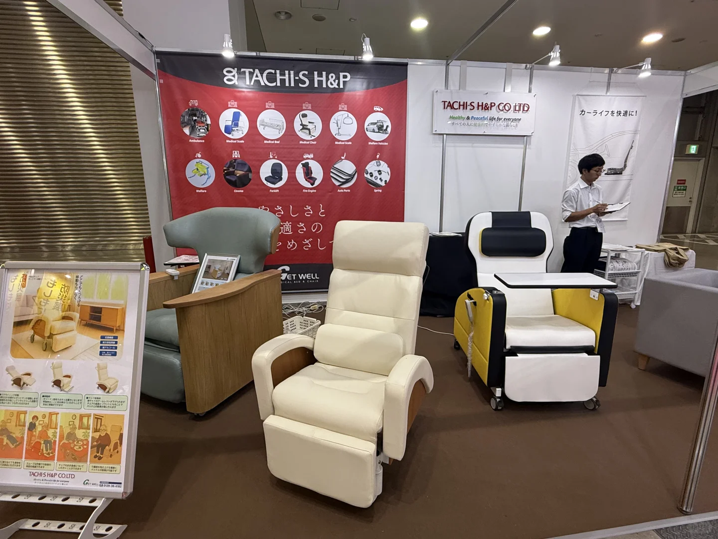 在??福祉机器展我问厂商能不能出口到中国