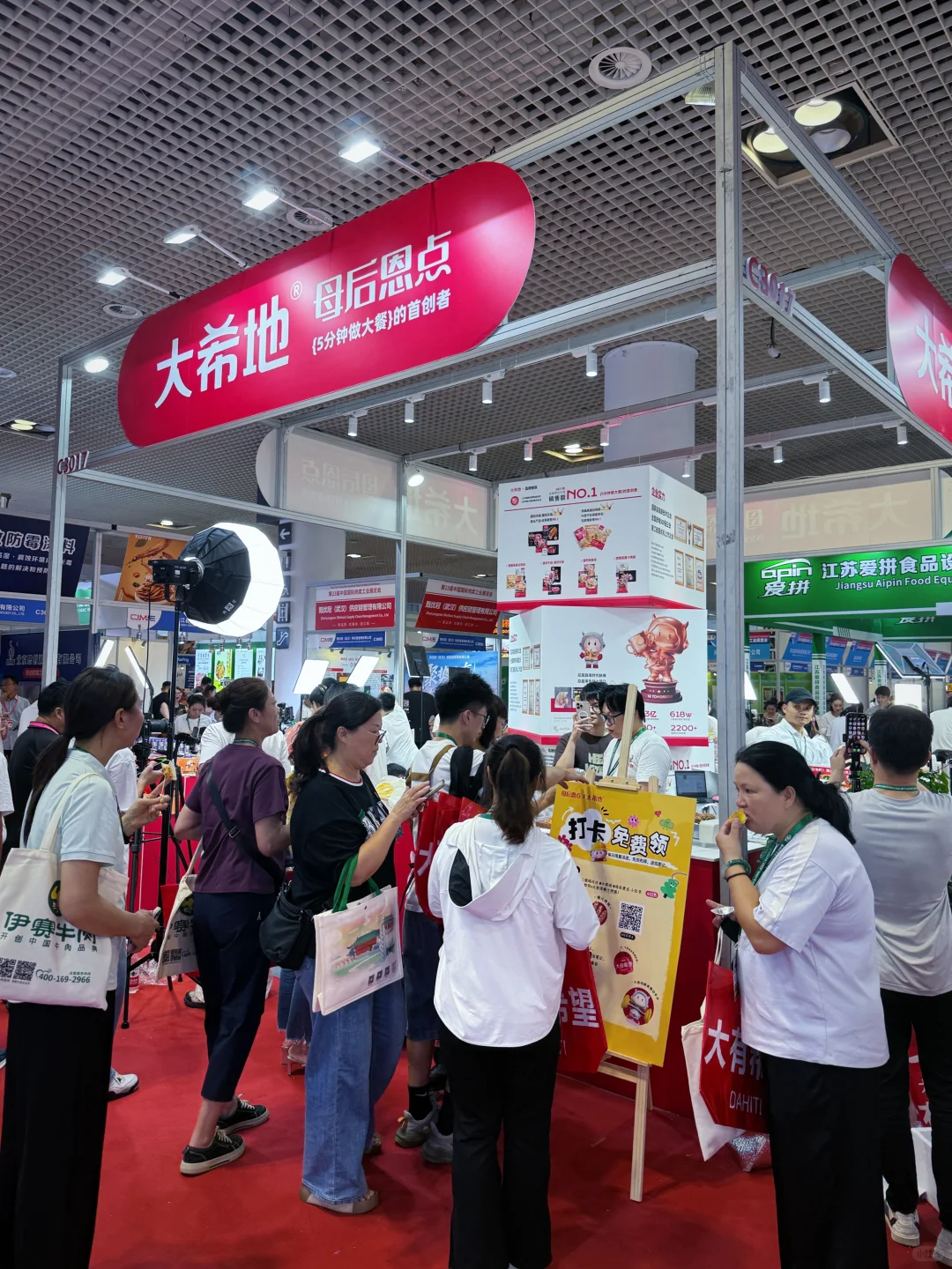 人类驯服肉食党的珍贵影像?｜厦门限定