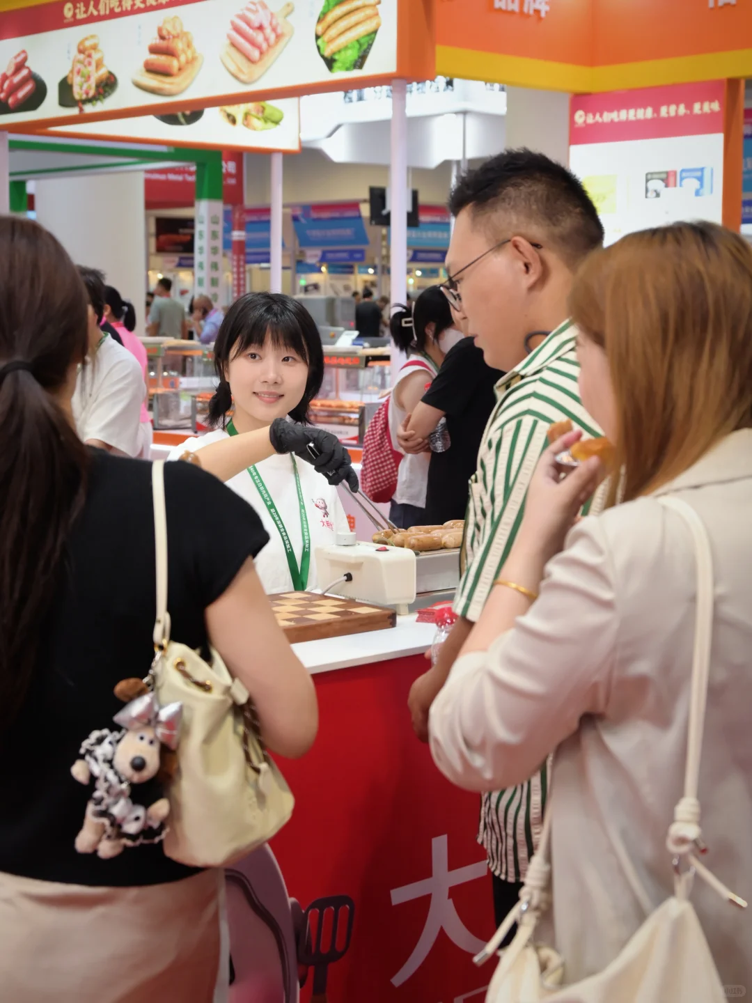 人类驯服肉食党的珍贵影像?｜厦门限定