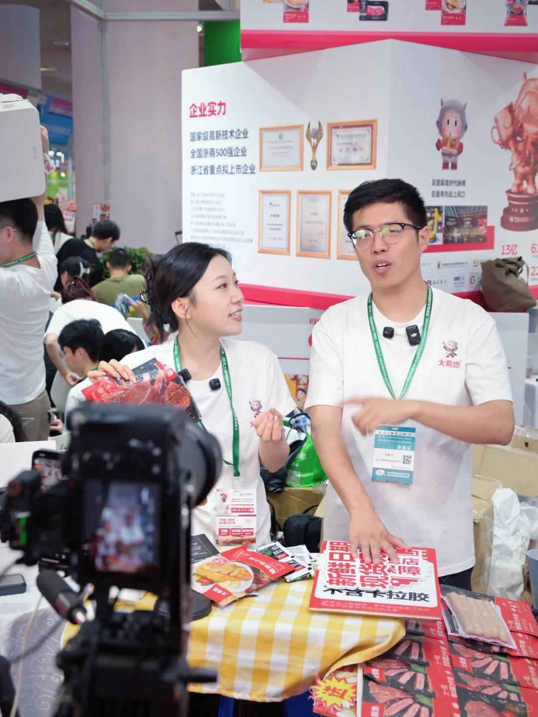 人类驯服肉食党的珍贵影像?｜厦门限定