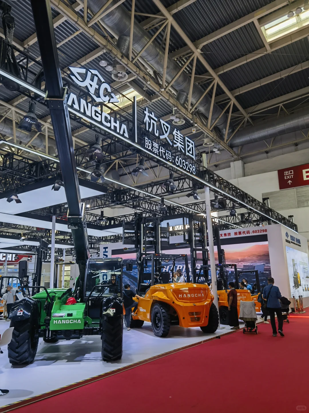 谁能想到工程机械展秒变巨型儿童乐园?