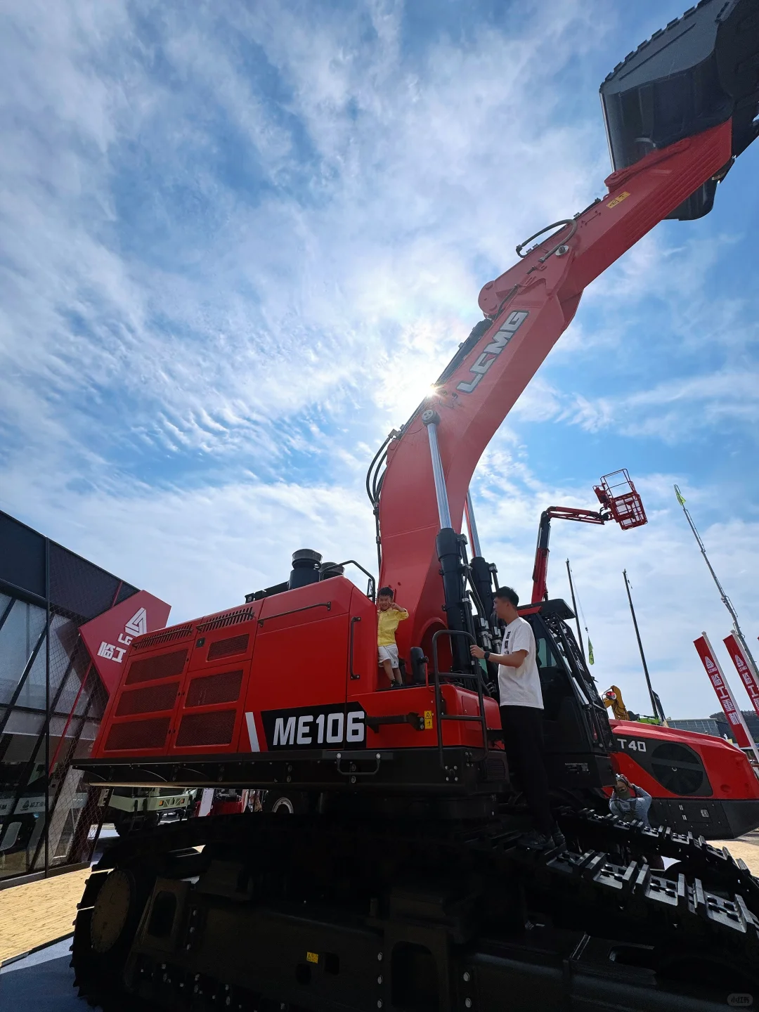 带娃实现工程车梦！！一定要看工程机械展?️