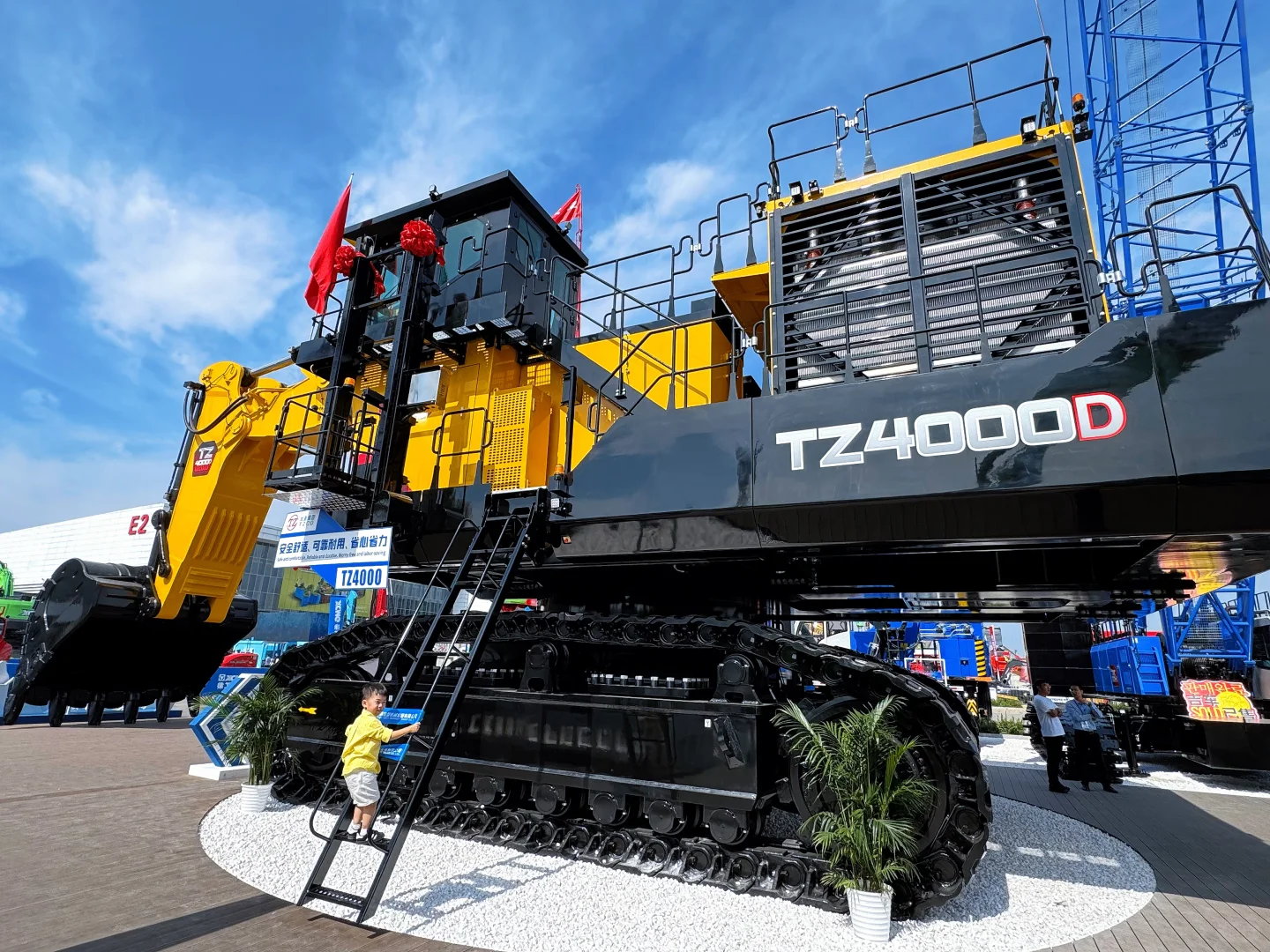 带娃实现工程车梦！！一定要看工程机械展?️