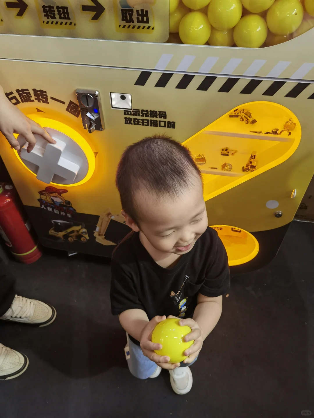 谁能想到工程机械展秒变巨型儿童乐园?