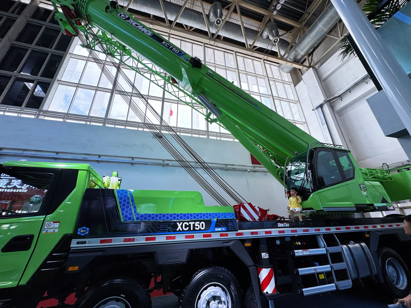 带娃实现工程车梦！！一定要看工程机械展?️