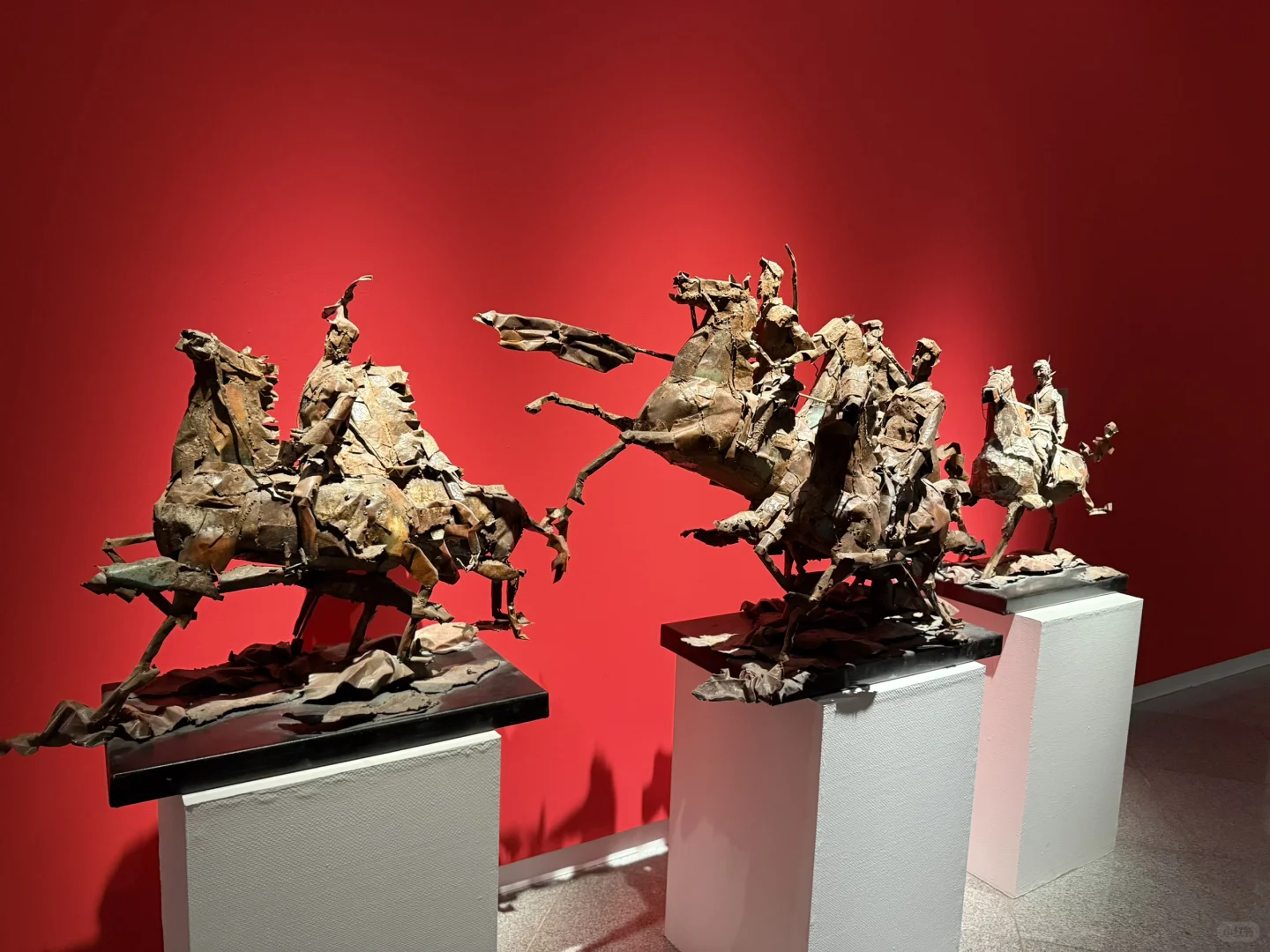 首届青年雕塑作品展，河北美院