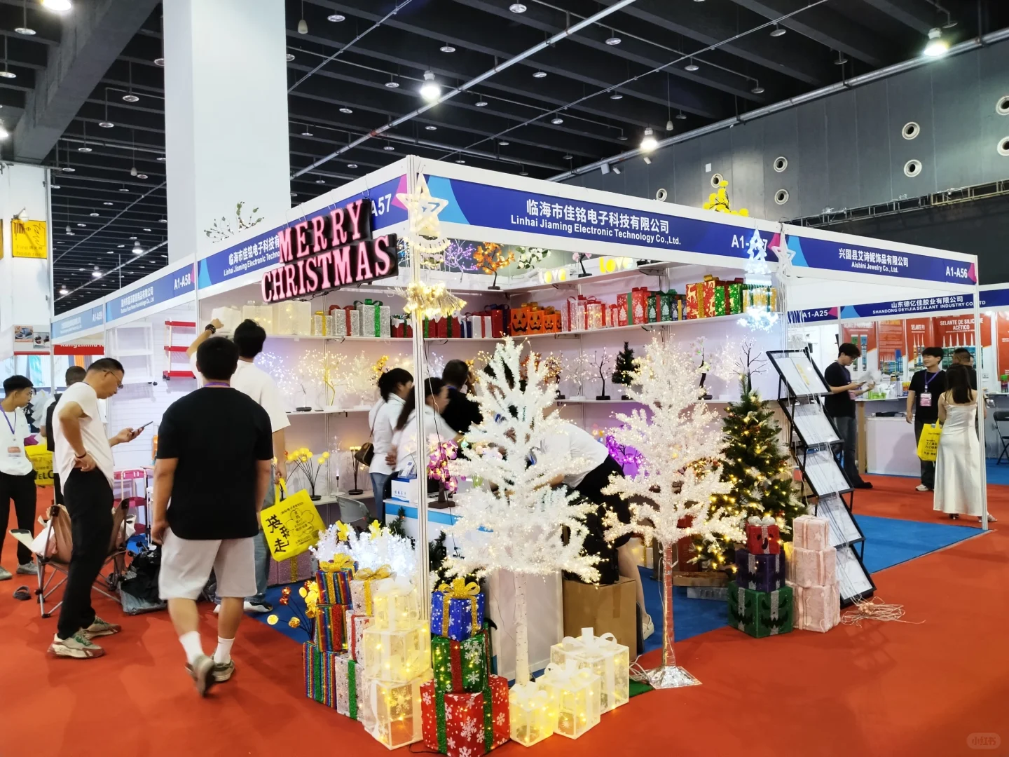 义乌跨境电商展人好多啊…