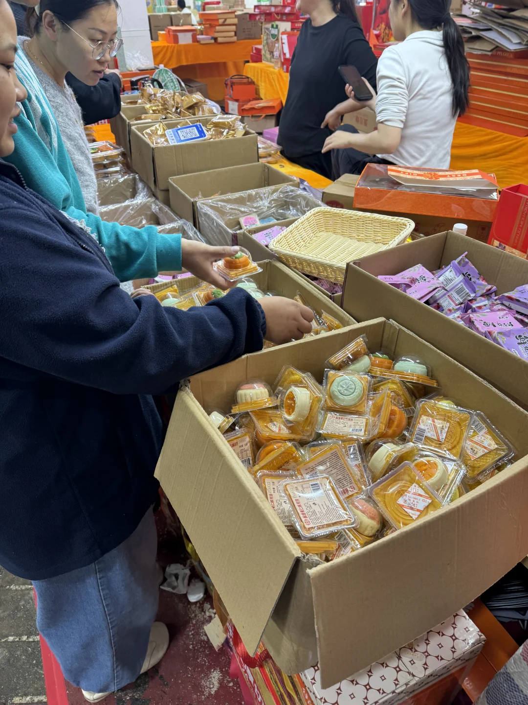 郑州月饼展最后一天，月饼超便宜…