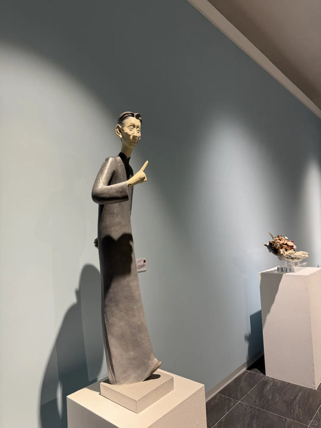 首届青年雕塑作品展，河北美院