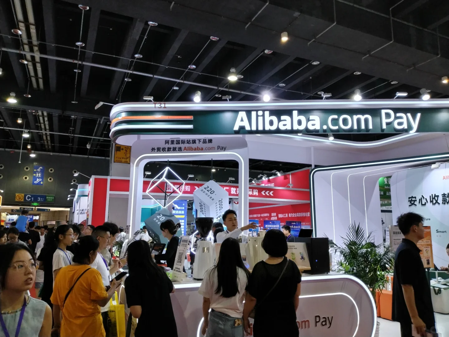 义乌跨境电商展人好多啊…