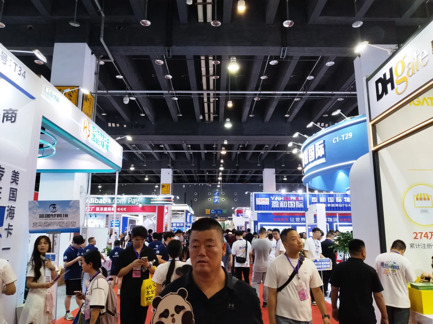 义乌跨境电商展人好多啊…