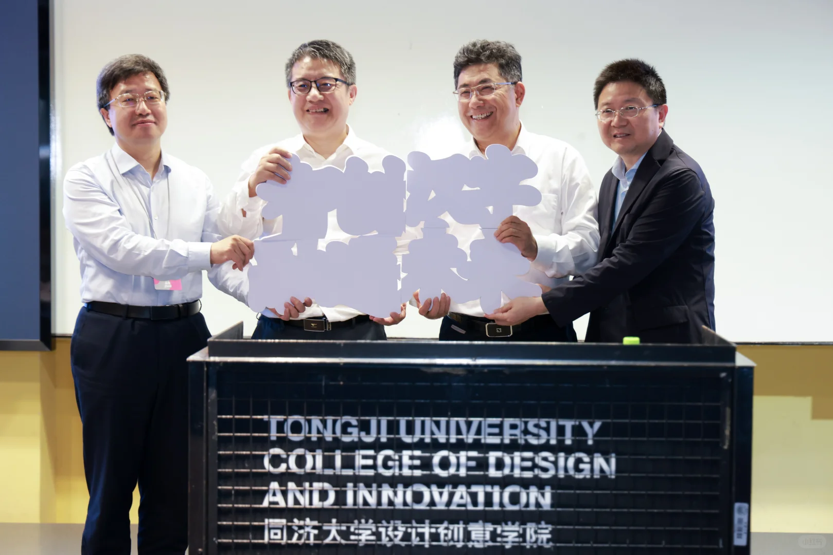 嘿！设计师！在上海吗？来同济大学看展啦！