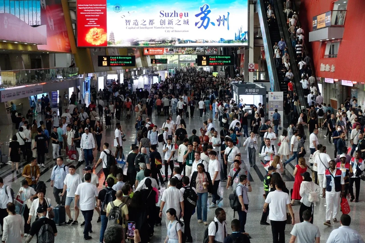 广交会第一天，买家多吗？来自哪里？看吧！