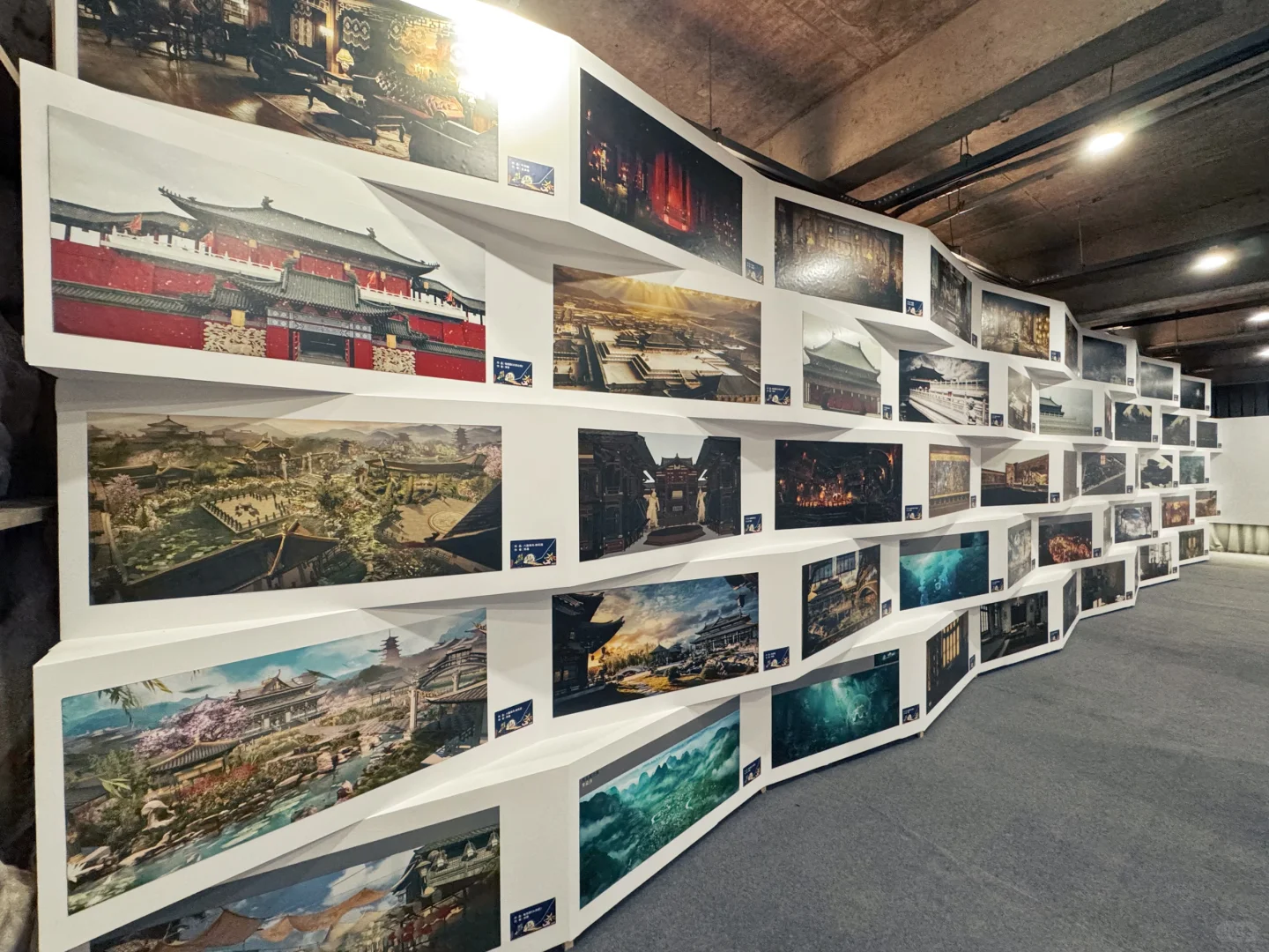 白鹿张云龙张凌赫的摄影作品正在横店展出~