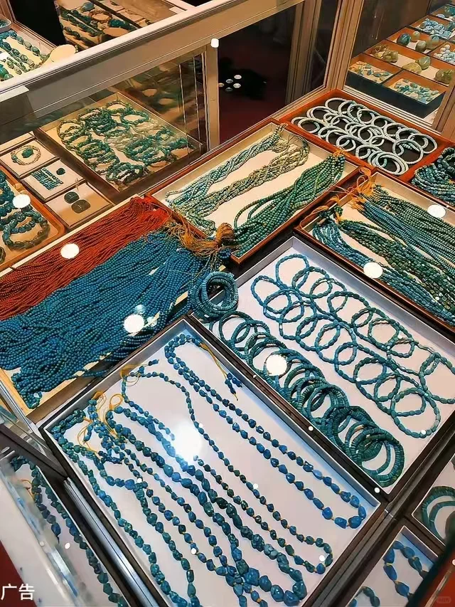 主要协助布置会展展位、引导参展人员、发放