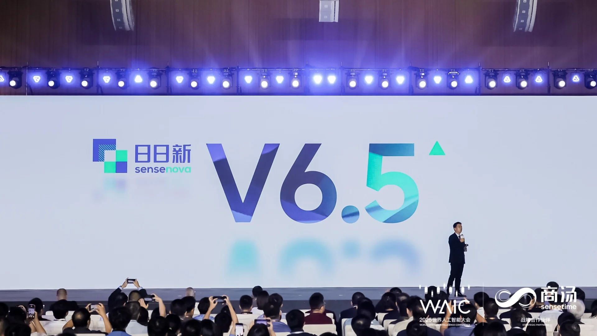 准大二男大作竟然能进WAIC当参展方？