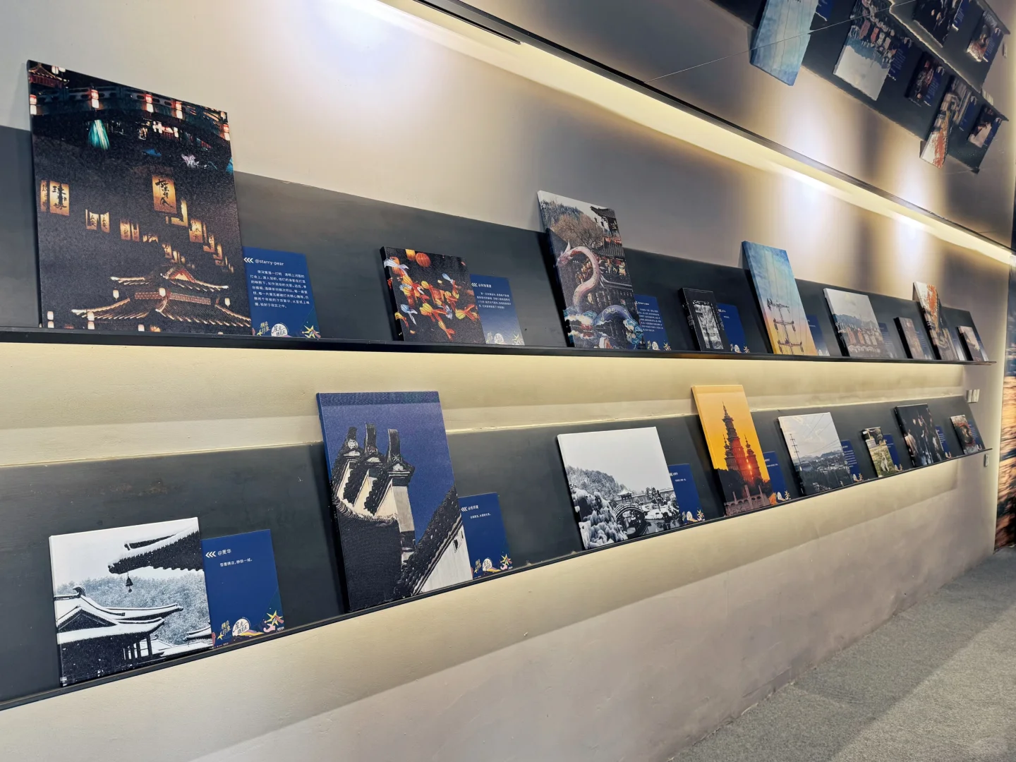 白鹿张云龙张凌赫的摄影作品正在横店展出~