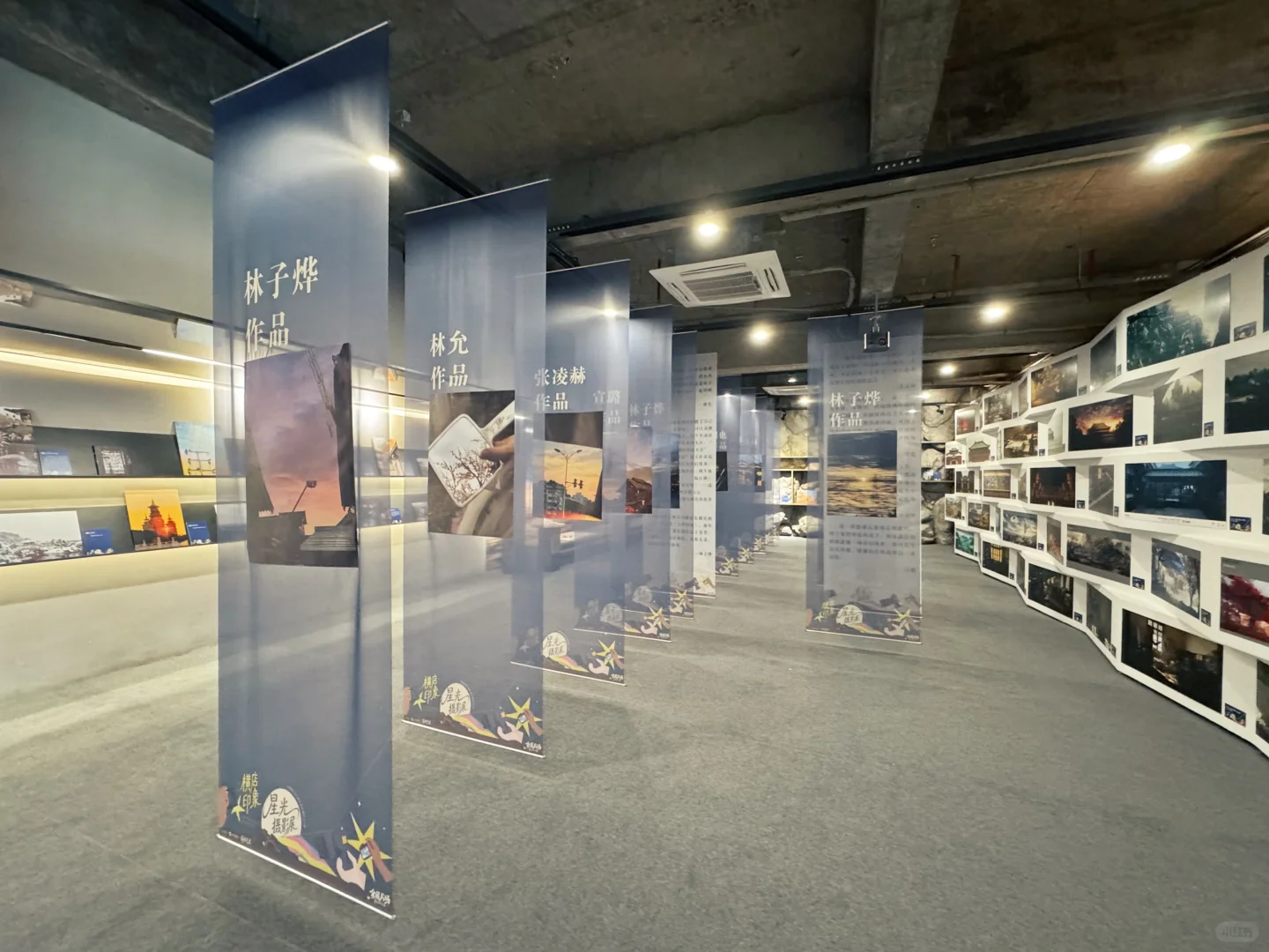 白鹿张云龙张凌赫的摄影作品正在横店展出~