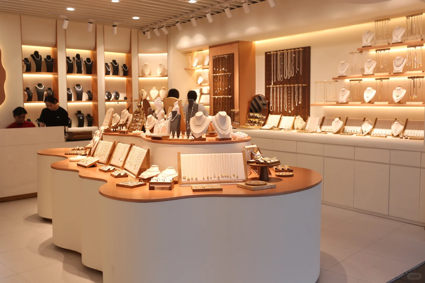 义乌商贸城六期，简直就是买手店，艺术展