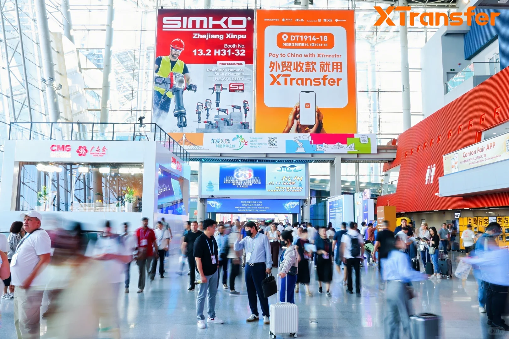 广交会现场实拍!XTransfer这波广告牌赢麻了