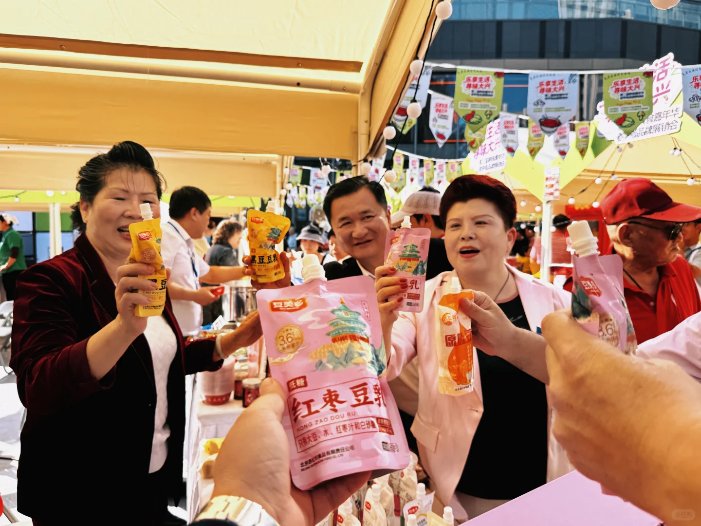 老字号品牌展销会在上德银泰城开卖