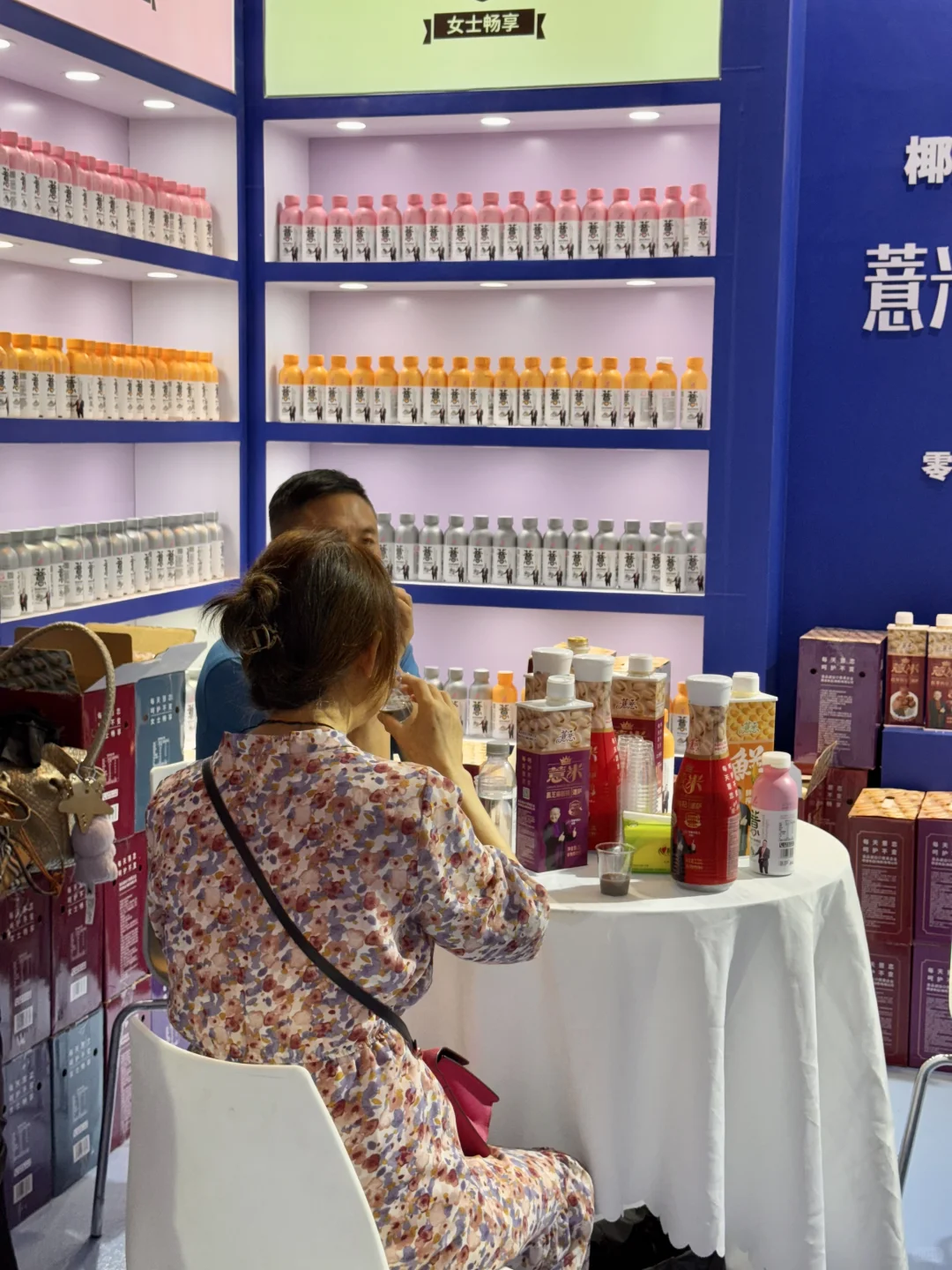 南京香格里拉这是在干啥！！！好多人。。。