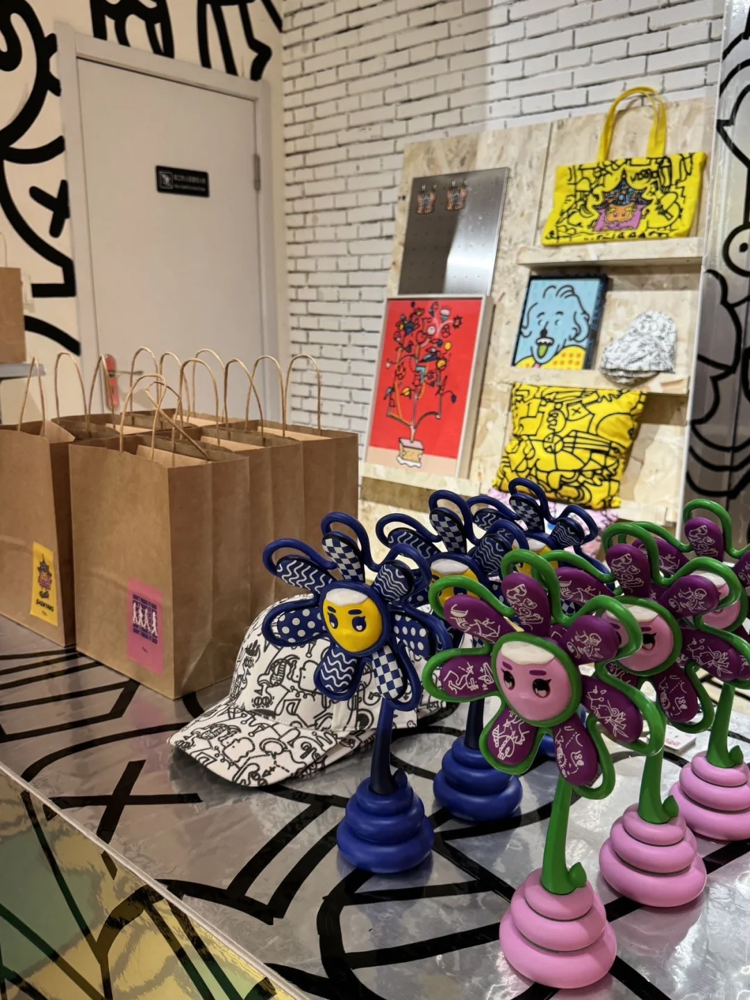 沈阳惊现五金店艺术展!潮人炸街新地标