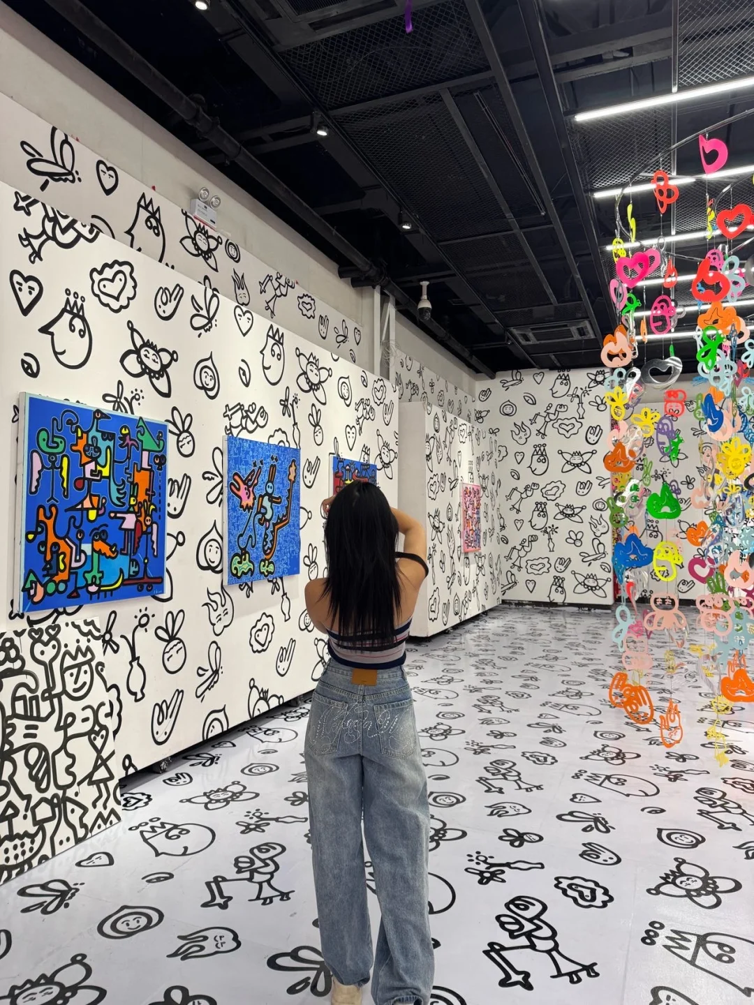 沈阳惊现五金店艺术展!潮人炸街新地标