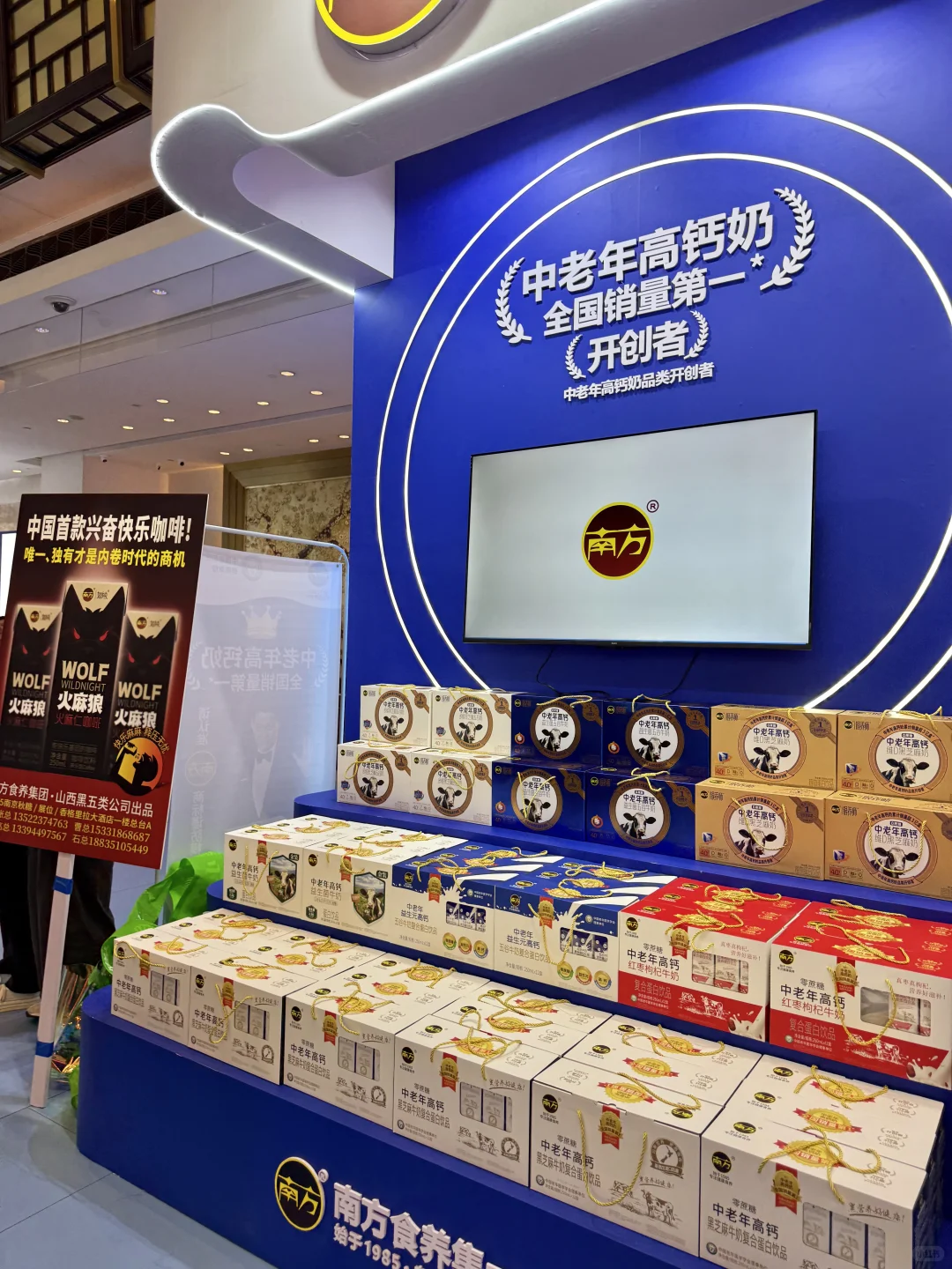 南京香格里拉这是在干啥！！！好多人。。。
