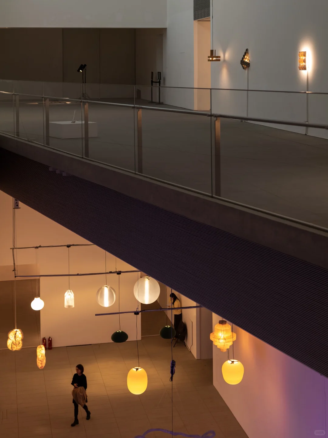 北京新展 | 当冰冷遇到光。