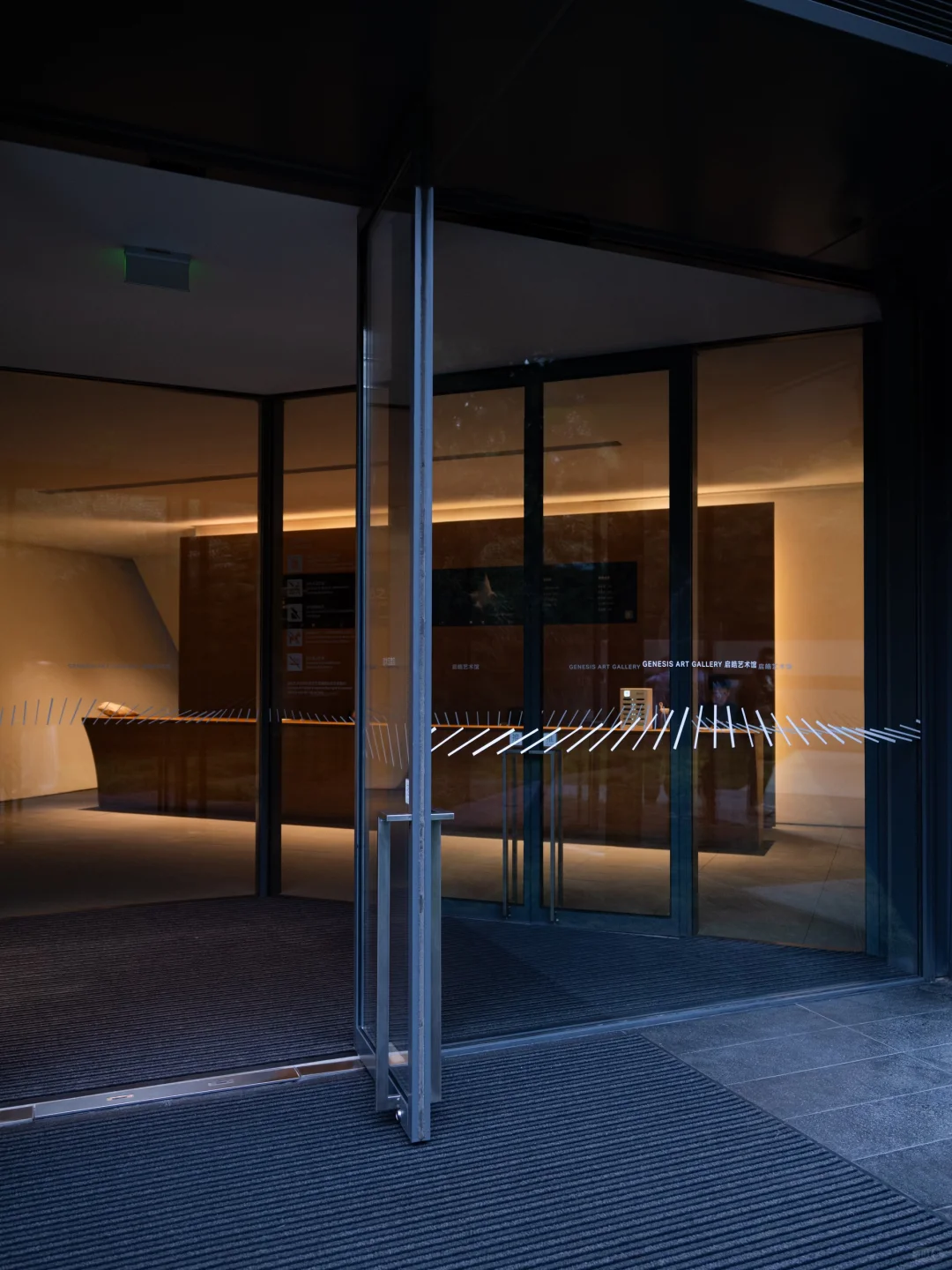 北京新展 | 当冰冷遇到光。