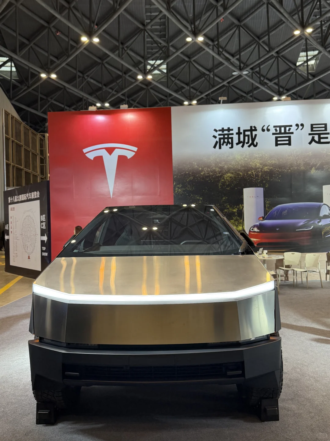 太原车展疯了吧！人挤人也要冲！?