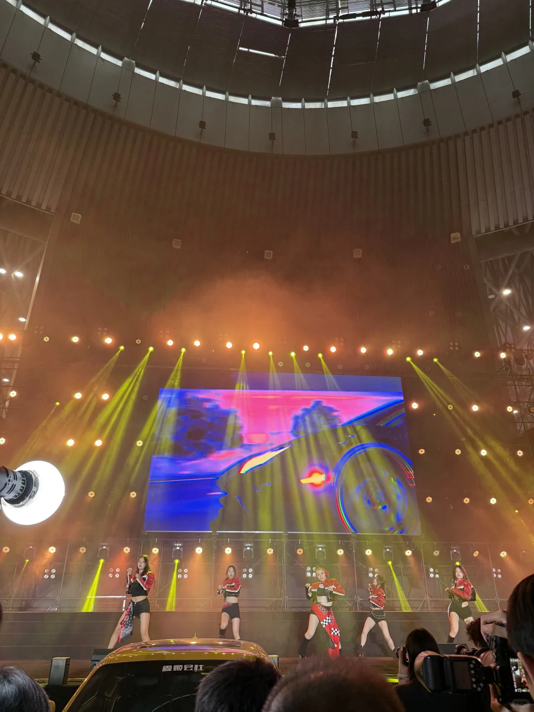 太原车展疯了吧！人挤人也要冲！?