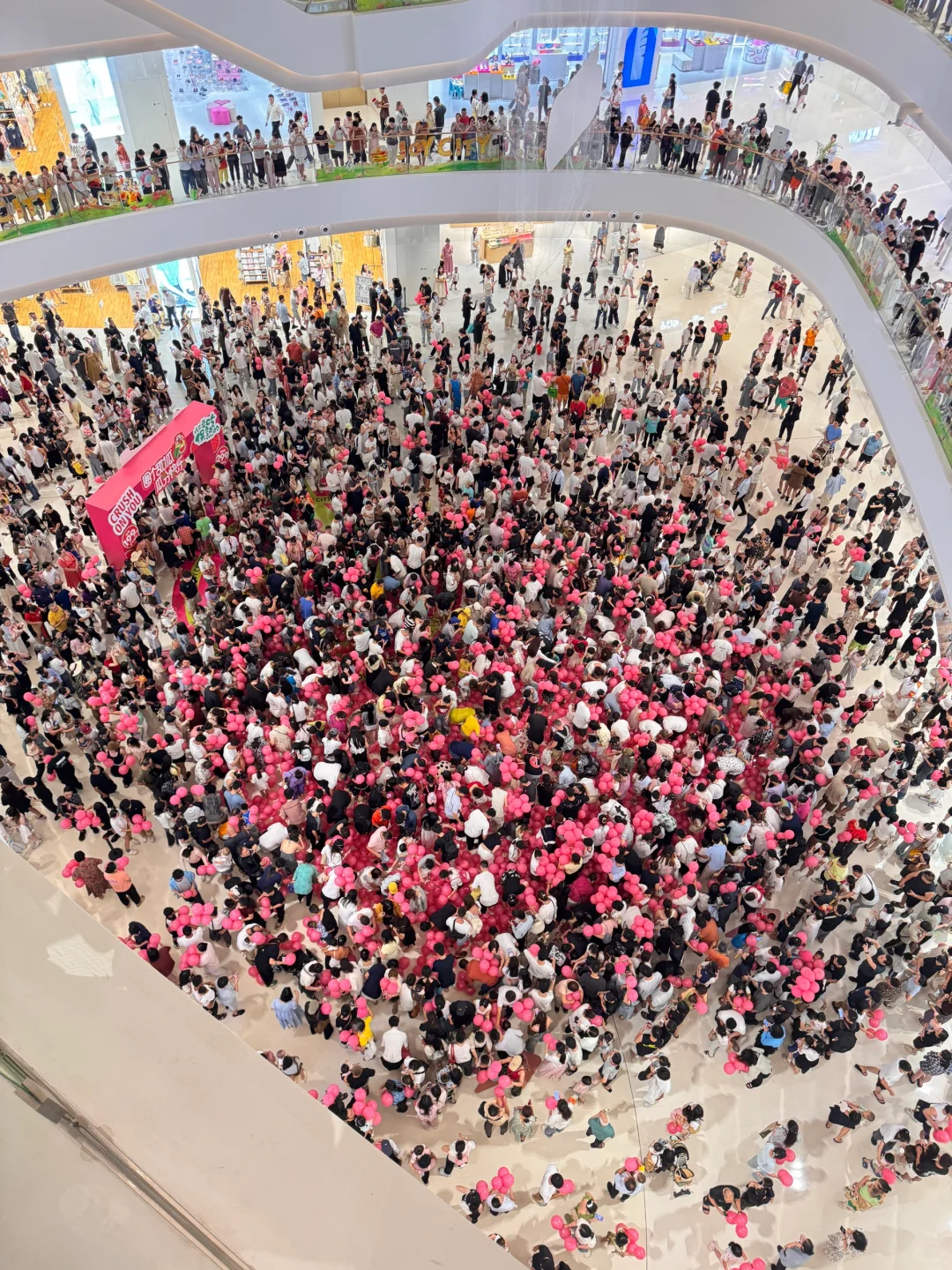 OMG！520感觉有一亿人在大悦城抢气球?