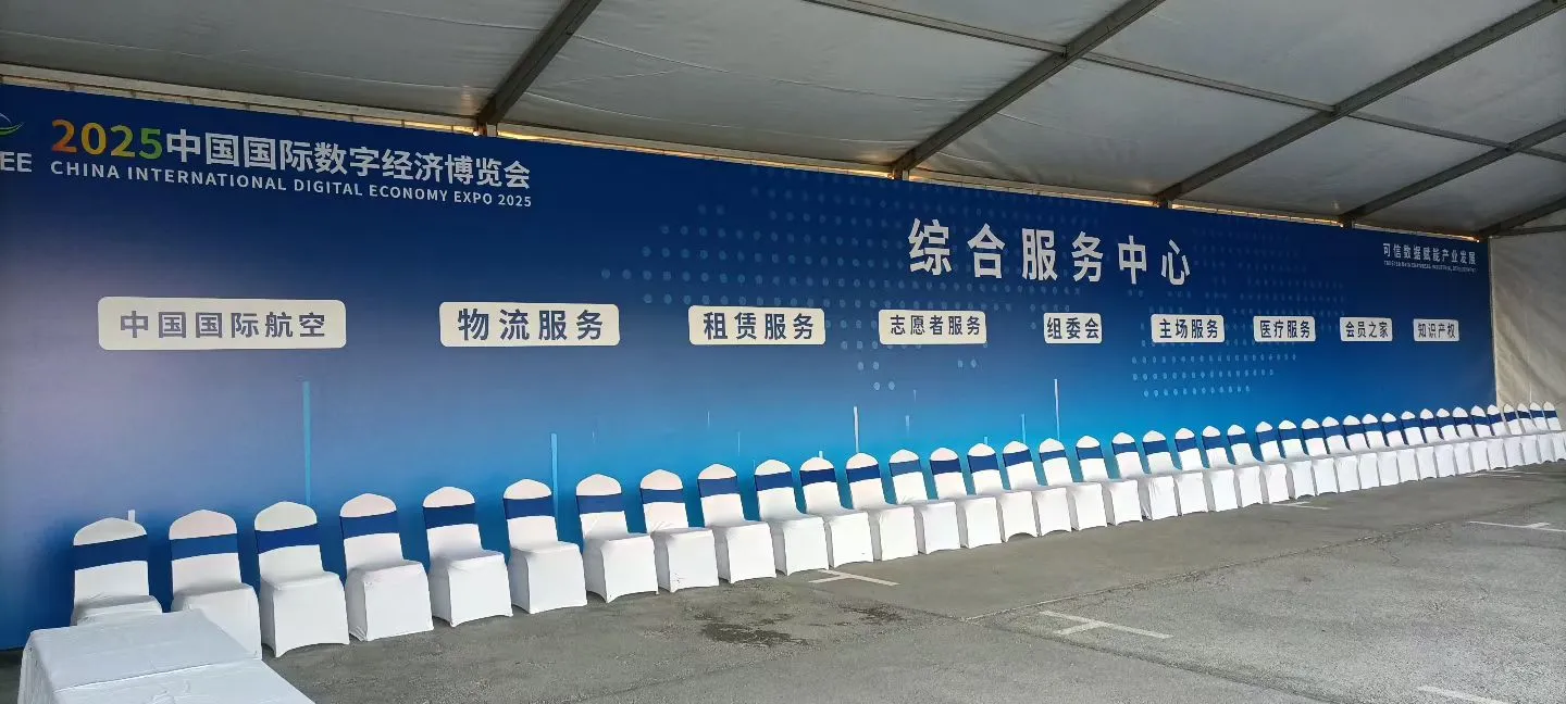 石家庄活动物料搭建今天继续出桌椅
